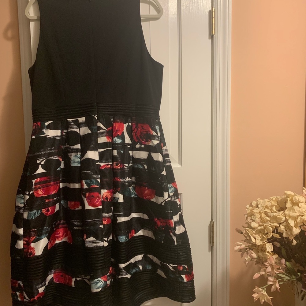 NWOT! Carmen Marc Valvo Dress - Picture 4 of 4